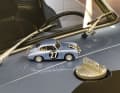Mit dem Porsche 356 „V2“ zeichnet Schuco in 1:18 einen Renner nach, der für die Zuffenhausener und mit Paul Ernst Strähle Renngeschichte geschrieben hat