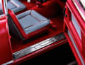 ...luxuriöses Interieur in Rot und Grau,...