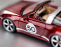 Porsche 911 4S Targa „Heritage“ von Minichamps in 1:43