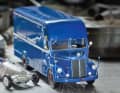 Schucos historischer Mercedes- Renntransporter O 3500 im Maßstab 1:43 brachte Silberpfeile stilecht zum Rennen