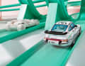 Daniel Arsham hat ein Le-Mans-Wagen zu diesem Kunstwerk aus Die Cast inspiriert