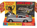 Man lebt nur zweimal: Auch den Aston Martin DB5 von James Bond hat das britische Modellauto-Label bereits in 1:43 wieder aufgelegt ] Foto: Werk