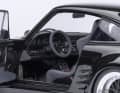 Auch im Interieur des Porsche Turbo 930 brilliert das Modell von Autoart mit fein umgesetzten Extras ] Foto: Werk