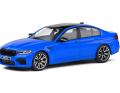 Der BMW M5 der Generation F90 für die blauen Stunden ist bei Solido in der schrillen Farbe Vodoo Blue lackiert, was eine magische Anziehungskraft garantiert