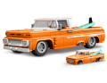Auch einen Pick-up schiebt Mattel an den Start: Er kommt von Chevrolet und aus dem Vorbildbaujahr 1962. Sogar ein Surfbrett ist dabei!] Foto: Werk