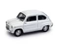 Dass der Fiat 600D von Brumm als 1:43-Modell auch ein durchaus gelungenes Modellauto ist, beweist die neue weiße Version mit ihrem grauen Innenraum ] Foto: Brumm
