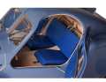 Der Großbausatz ahmt die luxuriösen Finessen des sündhaft teuren Original-Bugatti auf bewunderswerte Art mit Sitzen in Blau und einem originalgetreuen Koffersatz nach.