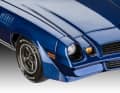 Das Auto aus der Streaming-Serie trägt dunkles Blaumetallic wie hier zu sehen ] Foto: Werk