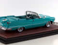 Hier ist die zweite Version des Chrysler-Straßenkreuzers in 1:43 aus Resine zu sehen, die Tom Dirnberger erhält. Das offene Convertible in Turquoise gibt es 42-mal. ] Foto: Autopioneer
