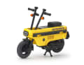 Auch der Faltroller Motocompo ist mit an Bord und lässt sich wahlweise auch im Kofferraum des Dreitürers in 1:24 verstauen ] Foto: Werk