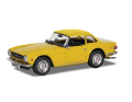 Dieser Triumph TR6 glänzt mit Hardtop und der neuen Farbe Mimosengelb in 1:43 bei Corgi