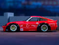 Die hellrote Lackierung des japanischen Coupés verziert Hot Wheels mit einer extrem fein aufgebrachten Dekoration ] Foto: Hot Wheels