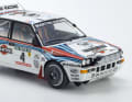Die Dekoration aller drei Kyosho-Neuheiten in 1:18 sind extrem hochwertig umgesetzt. Auch die Batterien mit Zusatzscheinwerfern sind originalgetreu gestaltet. ] Foto: Kyosho