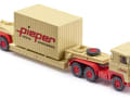 Beim zweiten Sondermodell von Wiking gilt der Slogan: Länge läuft. Denn der Scania 111 mit Tieflader von "Pieper" und 20-Fuß-Container als Ladegut weiß zu beeindrucken ] Foto: Wiking