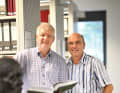 Gerhard Heidbrink und Markus
Bolsinger (von links) haben ihre
Sicht auf 125 Jahre Mercedes in
ein brillantes Buch gepackt