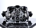 Auch aus dieser Perspektive wird deutlich, wie detailliert der Hersteller den V8, der beim Original 1360 PS hat, nachzeichnet ] Foto: Werk