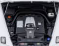 Der V8-Motor der MIniatur ist eine echte Augenweide ] Foto: Werk