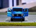In Sachen Qualität ist die G-Klasse Matchbox pur. Am blauen Geländewagen in 1:64 lassen sich die Türen öffnen.