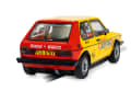 Die gelbe Lackierung geht im Heck des Zweitürers aus Wolfburg wie beim Original in knackiges Rot über ] Foto: Scalextric