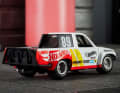 Stadium Trucks sind so etwas wie automobile Hüpfburgen. Mattel bringt jetzt solch einen Toyota Hilux in bunter Dekoration in 1:64. ] Foto: Werk