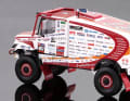 Nicht nur der Überrollbügel vor der Windschutzscheibe, auch die Räder und Felgen sind originalgetreu verkleinert worden ] Foto: Hino