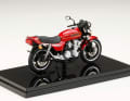 Hobby Japan liefert sein Manga-Bike auf einem schwarzen Sockel aus. Die Dekoration der roten Honda CB750F in 1:24 fällt aufwendig aus. Foto: Hobby Japan