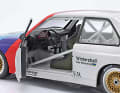 Das Modell des DTM-BMW tritt bei Werk83 mit beweglichen Türen und einem umfangreich dekorierten Renninterieur an