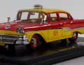 Zweite Neuheit von Goldvarg ist dieses Taxi aus New York auf Basis eines Ford Custom aus dem Vorbildbaujahr 1958 in den Farben Gelb und Rot ] Foto: Werk