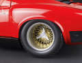 Die Details des Lamborghini Miura stammen vom Kyo­sho-Modell in 1:12, die des Countach LP 500 „Wolf“ vom 1:18er