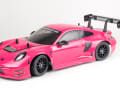 Tamiya Deutschland hat uns sogar als Preis ein Unikat spendiert: Den in Pink lackierten und schon komplett montierten Bausatz des RC-Flitzer Porsche Carrera 911 GT3 R in 1:10 ] Foto: Christian M. Hoffmann