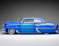 Der Chromzierrat fällt üppig aus. Die blaue Version ist der zweite Lowrider von Sun Star auf Basis dieses Chevy von 1954. ] Foto: Sun Star
