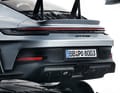 Die Detailfotos machen die knapp 300 Dekorationsschritte, die in jedem GT3 RS der Baugröße 1:18 stecken, sofort nachvollziehbar