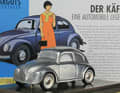 Alu-VW mit Rollachsen vor dem Comic...
