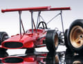 Seinem schlanken 1:18-Modell des Ferrari 312F1 spendiert Tecnomodel einen sehr gut gemachten V12-Motor mit perfekten Krümmern