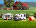 In den Achtzigern kam das Reisemobil bei Wiking zu Ehren. Hier der Sven Hedin auf Volkswagen LT und der VW Colorado auf T4 im Maßstab 1:87.