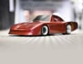 Das aus dem Vollen gefertigte 1:5-Modell des Porsche 935 schimmert in der Farbe „Candy Apple“, die der Wagen von Mansour Ojjeh erhielt