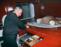 Norbert Singer, Entwicklungs- Legende bei Porsche, im Windkanal bei der Arbeit an der Aerodynamik eines der 1:3-Modelle