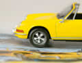 Der frühe Targa in der Baugröße 1:43 stammt aus der Jet- Serie von Norev.