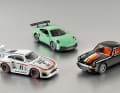 Der aktuelle GT3 RS, der 935 K3 als LM-Sieger 1979 und der Bürzel- Carrera bauen das Porsche-Starterfeld 2023 in 1:64 aus