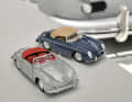 Sowohl das Original des Porsche 356 Speedsters als auch die 1:24-Version von Welly im Museums-Look konzentrieren sich auf das Wesentliche