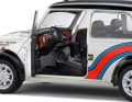 Drinnen darf es beim "Martini"-Mini auch etwas Luxus wie ein Armaturenbrett aus Holz sein