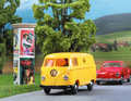 VW T1 als Post-Transporter und Karmann Ghia machen auch in einem passenden 1:40-Diorama eine gute Figur