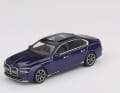 In Tansanitblau geht im Herbst das Die-Cast-Modell des BMW i7 in 1:64 an den Start ] Foto: Mini GT