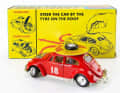 Der rote Rallye-Käfer gehört zu den Fahrzeugen, die von der Fangemeinde als "Fahrschulfahrzeuge" tituliert wurden. Diese Die-Cast-Modelle der Briten ließen sich per Reserverad auf dem Dach lenken. ] Foto: Corgi