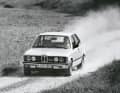 Der BMW 323i war bei der Baureihe E21, dem ersten Dreier, das Sportmodell und besaß einen Sechszylinder mit 143 PS