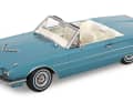 In Blaumetallic war der ‘66 T-Bird der automobile Star in dem Film „Thelma & Louise“. Jetzt kommt er in 1:18 von KK-Scale.