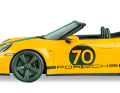 Die Farben sind schrill, die Sto!muster fast psychedelisch. Fehlt nur noch die Schlaghose beim Porsche-Piloten in 1:18!