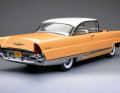 Der Lincoln Premiere als Hardtop Coupé von 1956 ist auch als 1:18er ein reinrassiger Vertreter der Heckflossenära ] Foto: Sun Star