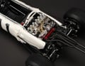 Auf diesem Bild ist der quer eingebaute V12-Motor des RA 272 bei der 1:8-Version zu sehen. Ein echtes Prachtstück. ] Foto: Honda