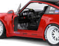 Der Red Sakura in 1:18 kann auch mit Interieurdetails glänzen